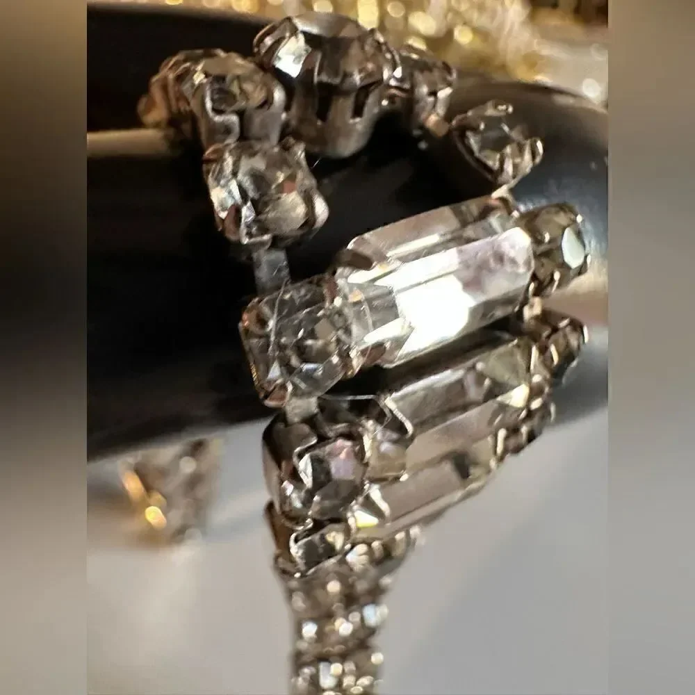 Vintage Rhinestone Bracelet – Timeless Sparkle & Glamour